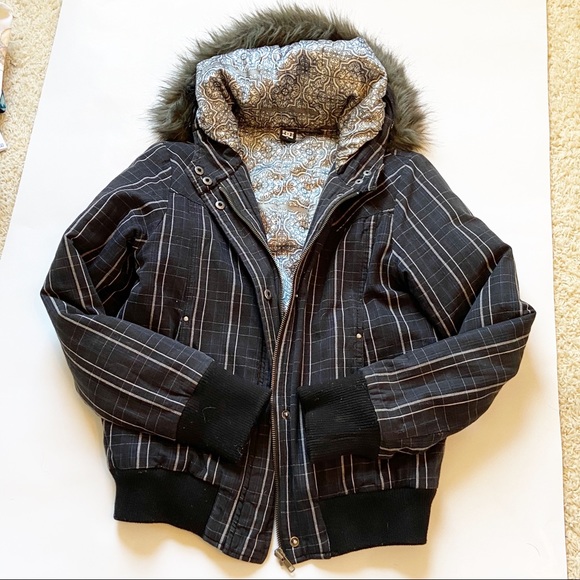 DC Jackets & Blazers - DC Size Medium Hooded Ski Snowboard Jacket